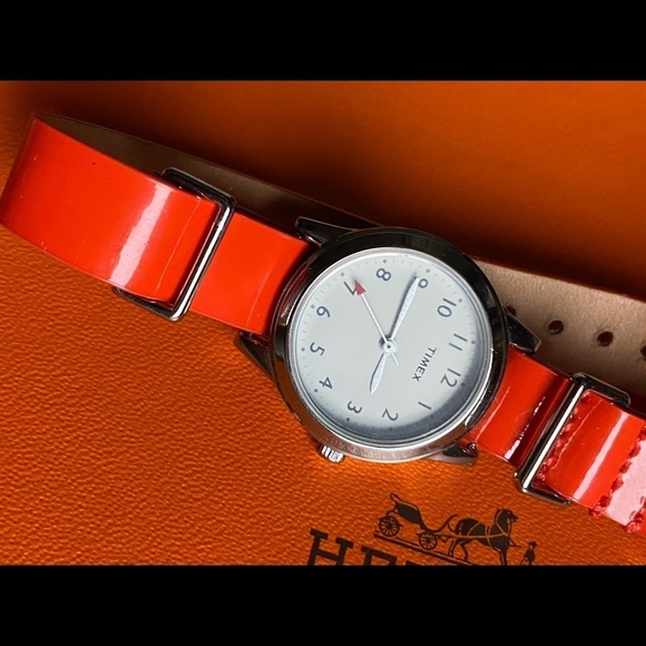 Orange strap Times wristwatch - Picture 6 of 8